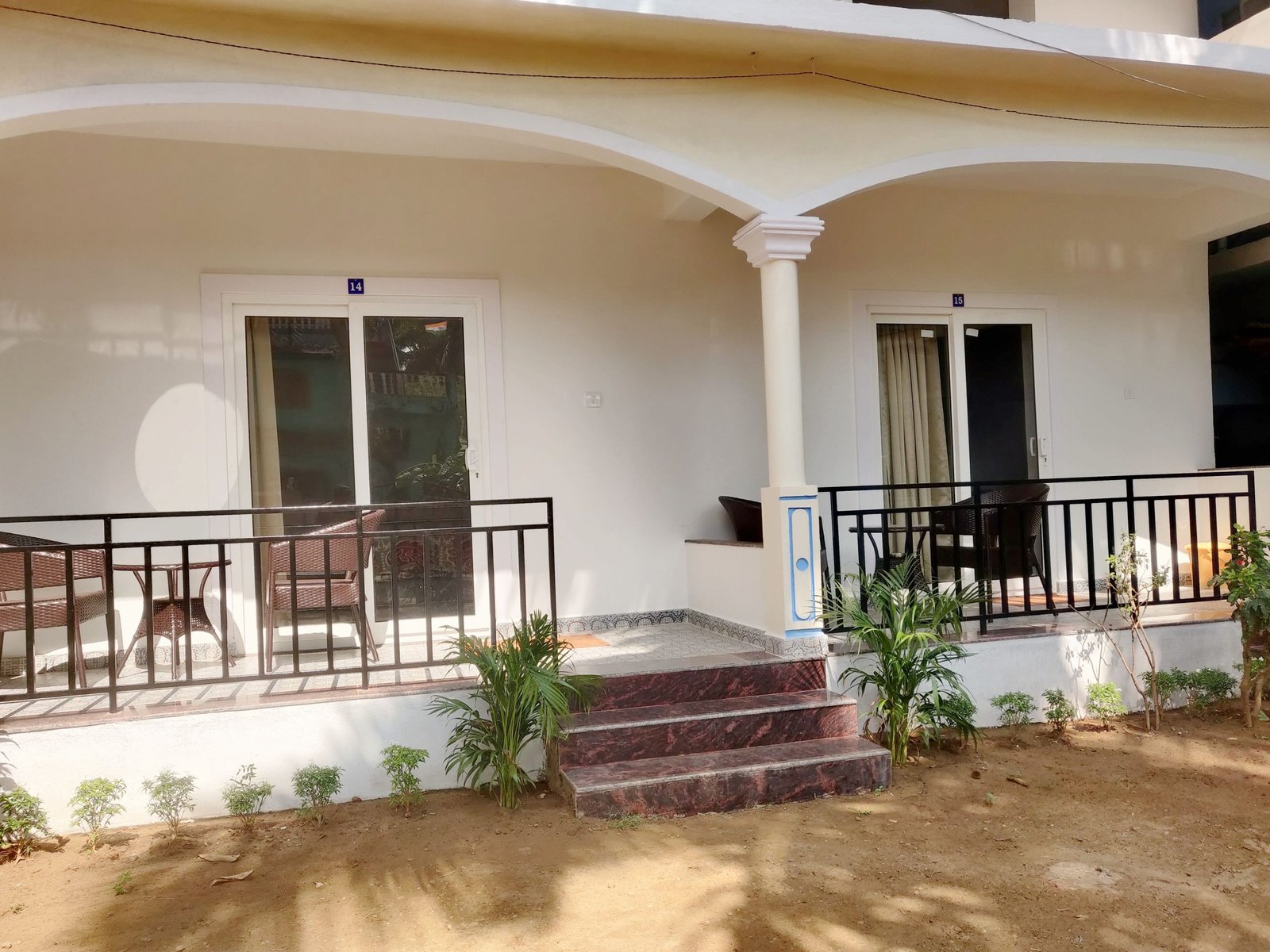 rooms with balcony morjim sunset hotel near Morjim beach