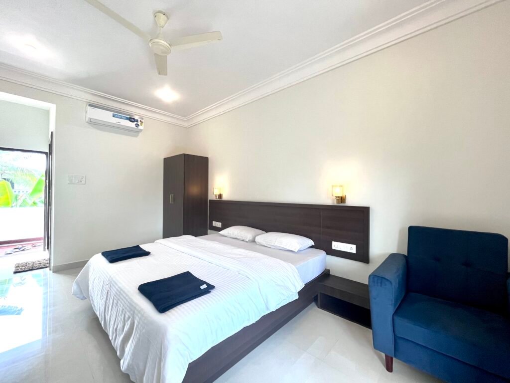 Morjim Sunset Hotel | Hotels near Morjim Beach