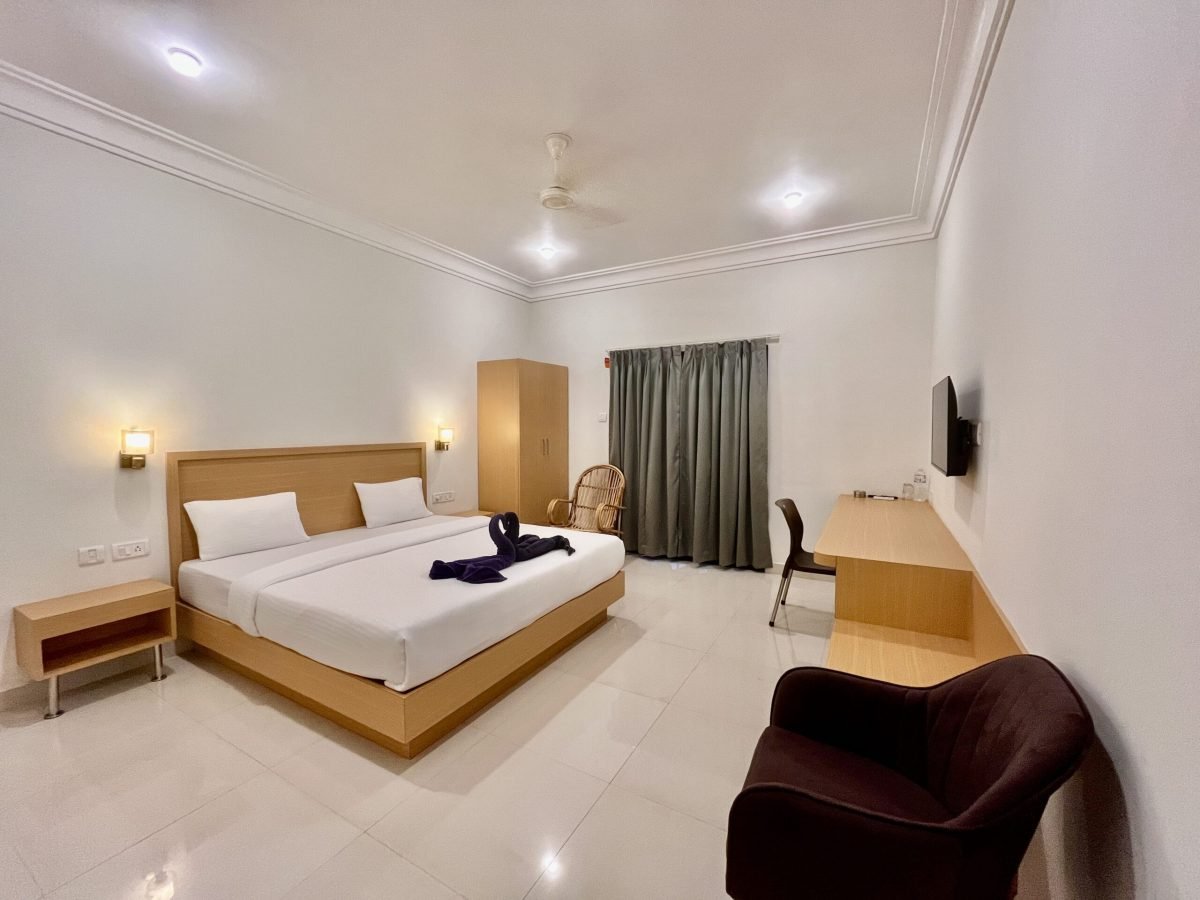 Morjim Sunset Hotel- Deluxe AC w balcony Premium AC Room